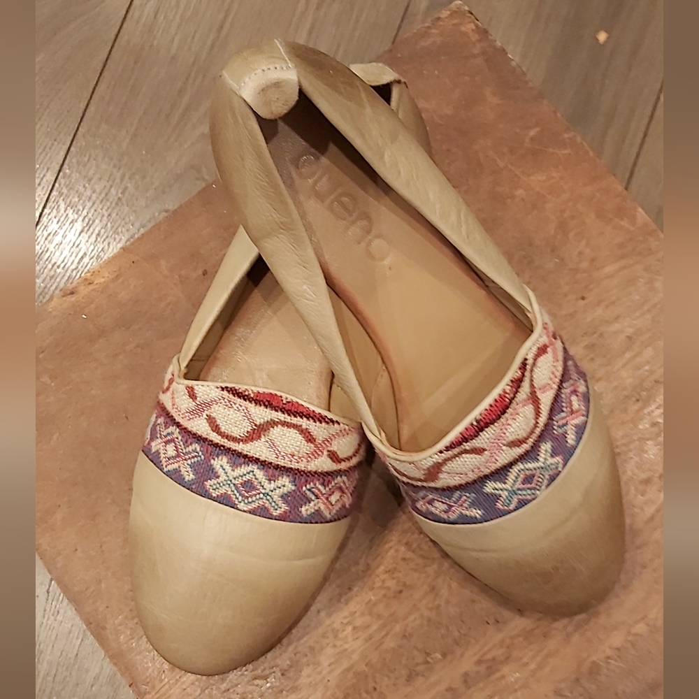 Bueno Beige Leather Flats with Multicolor Embroidered Accent - Picture 3 of 8
